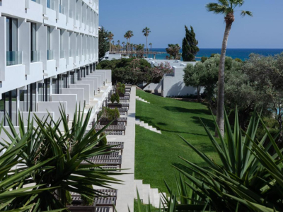  Hotel lawns