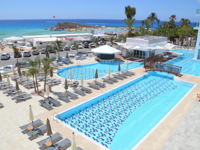  Pool with beach view