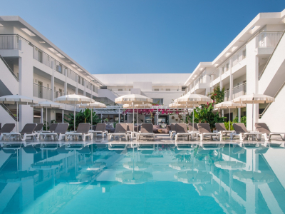  Hotel pool