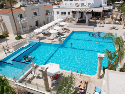  Pool area