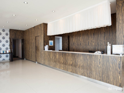  Reception