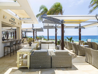  Pool Bar