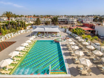  Pool area