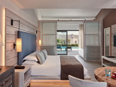  atlantica-mare-village-ayia-napa-family-room-partition-swimup