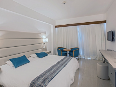  Room Land View
