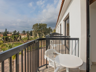  Room Land View