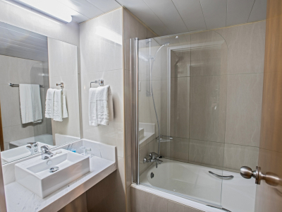  Room All Views Bathroom