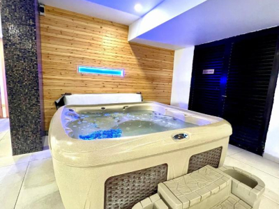  Spa Jacuzzi