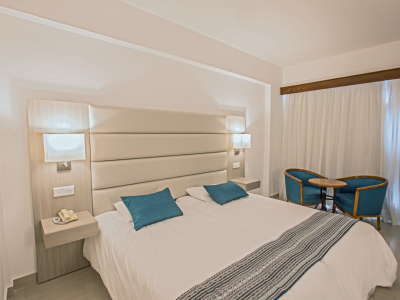  room land view