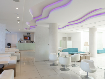  Main Bar and lobbY