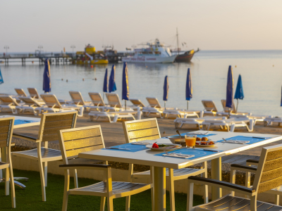  Bikini beach restaurant breakfast time