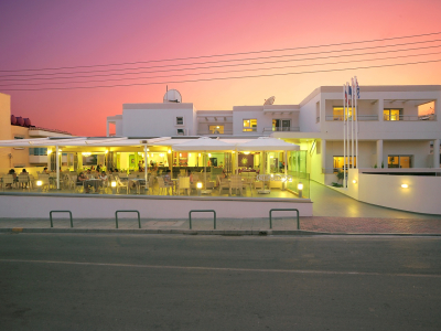  Hotel by night