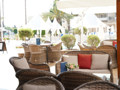  Pool bar