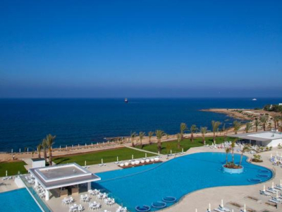 KING EVELTHON BEACH HOTEL