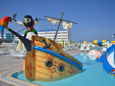  KING EVELTHON BEACH HOTEL