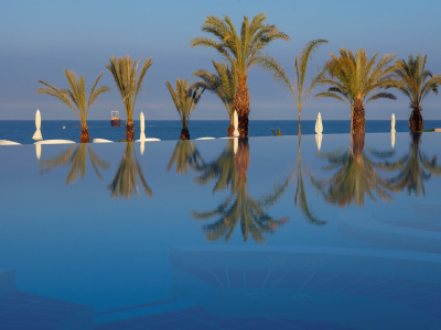 KING EVELTHON BEACH HOTEL
