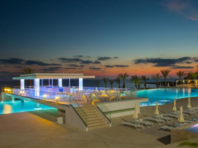  KING EVELTHON BEACH HOTEL