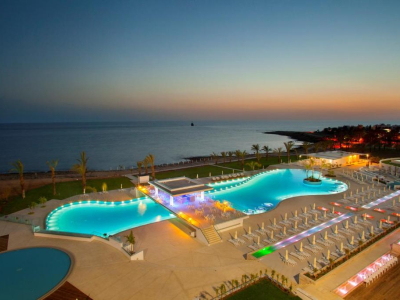  KING EVELTHON BEACH HOTEL