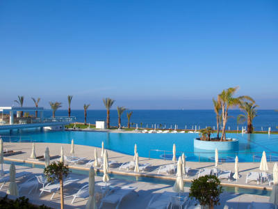 KING EVELTHON BEACH HOTEL