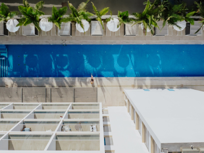  SEASONS HOTEL by DEC-72