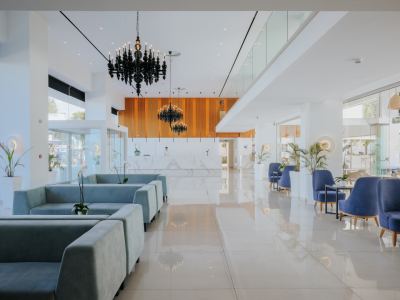  SEASONS HOTEL by DEC-61