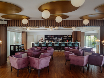 Lobby Bar
