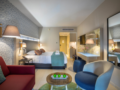  FAMILY ROOM INLAND VIEW INSIDE