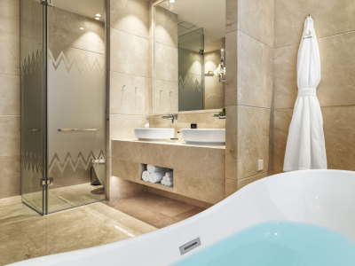 CSTG-Bathroom-010A