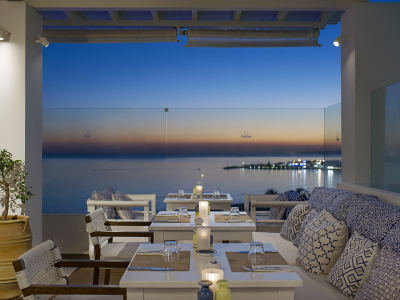  Roof Burger bar by night