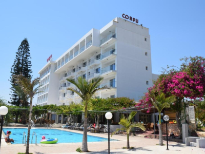  Hotel pool