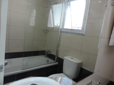  Twin Sea View bathroom