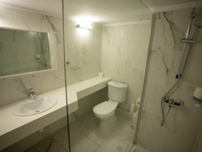  liquid apts - bath x
