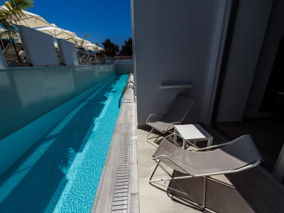  Direct Pool Access Rooms