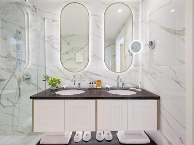 Premium room bathroom