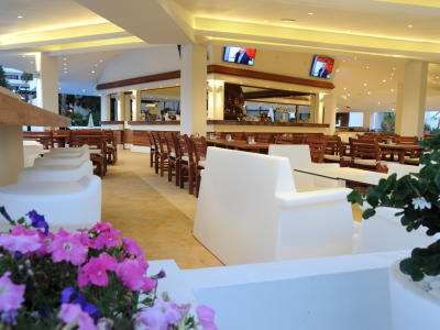 Vitaminas Pool Bar and Restaurant