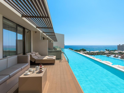  Amarande pool view