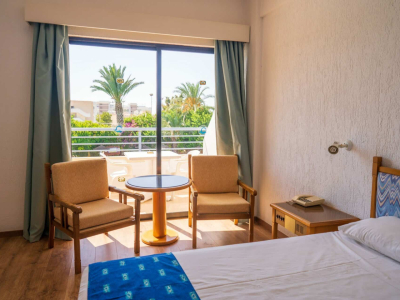  Twin-Hotel-Room-Paphos-Gardens-Holiday-Resort-Paphos-2-1-scaled