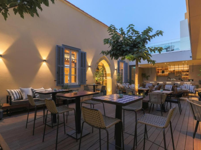  Restaurant Bar