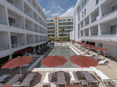  Pool area
