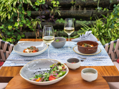  Dining