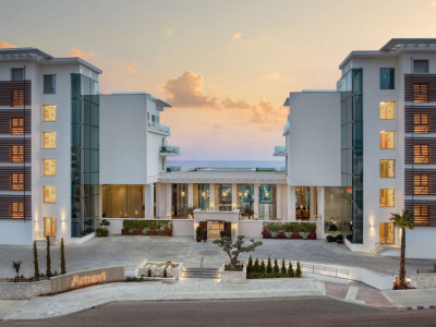  Hotel entrance