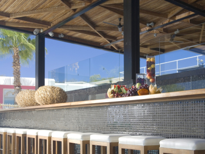  Bubbles pool bar