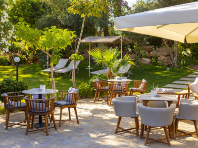  Yalos bar terrace