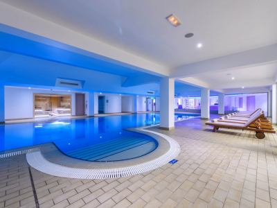  Iris Wellness and Spa Indoor Pool