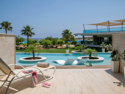  Junior Suite Swim up Rooms