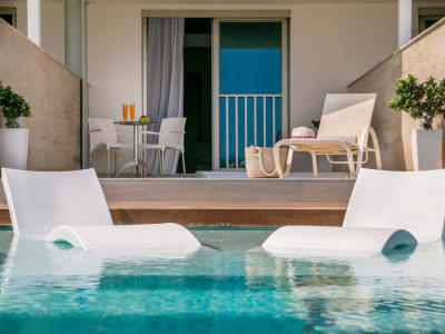  Junior Suite Swim up Rooms