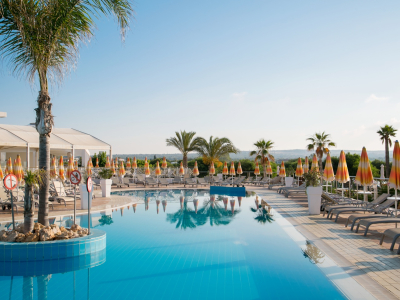  Outdoor Swiimming Pool