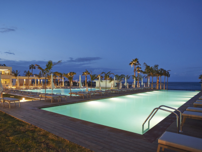  SJ evening infinity pool side