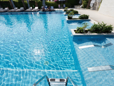  Pool Jacuzzi
