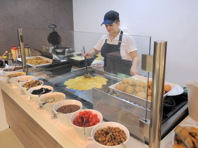  Omelette station